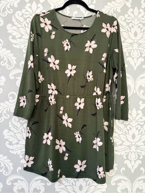 💫4/$25 • Ricki’s Women’s Olive Green Floral Scoop-Neck Tunic Top